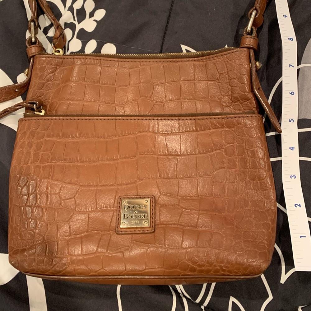 Dooney and Bourke cross body bag - Picture 6 of 6